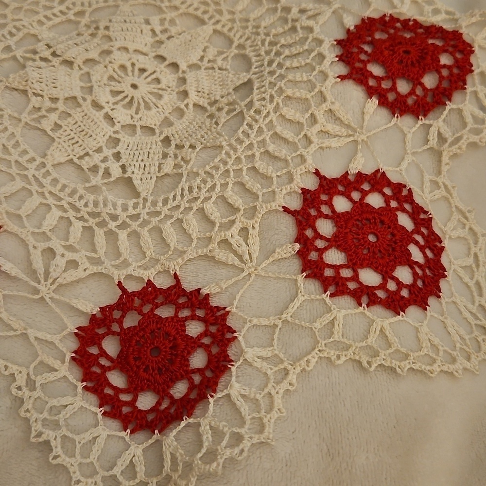 Vintage Red and White Hand Crochet Christmas Doily - Picture 5 of 8